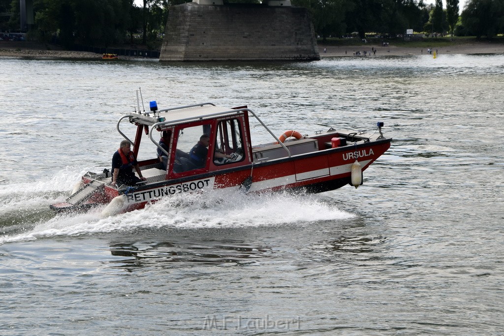 Uebung BF Taucher und Presse Koeln Zoobruecke Rhein P312.JPG - Miklos Laubert